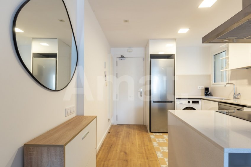 Renovated apartment with a terrace in the Eixample Superblock -14