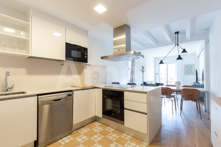 Renovated apartment with a terrace in the Eixample Superblock -15