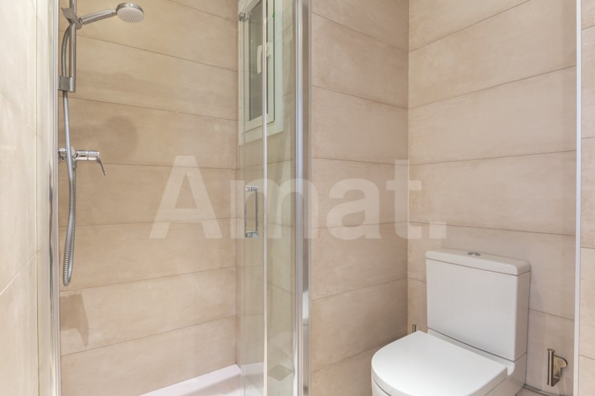 Renovated apartment with a terrace in the Eixample Superblock -16