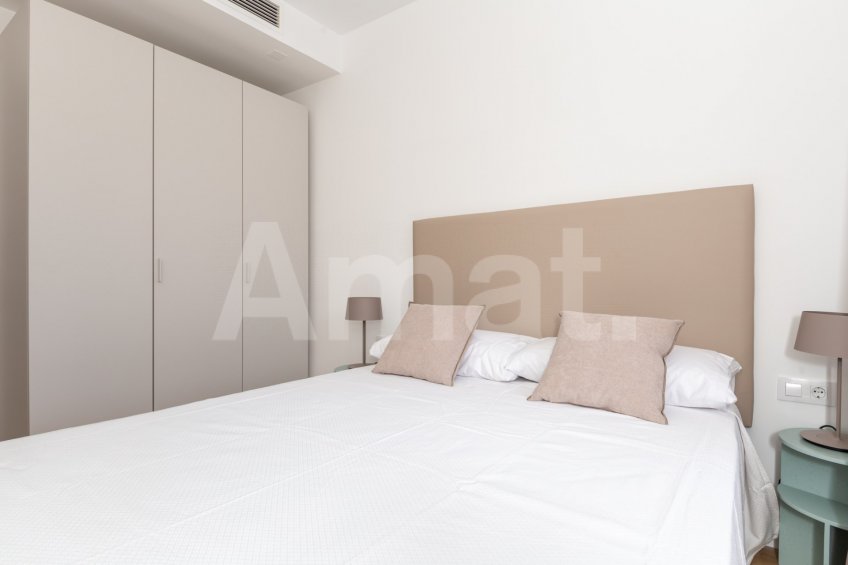 Renovated apartment with a terrace in the Eixample Superblock -18