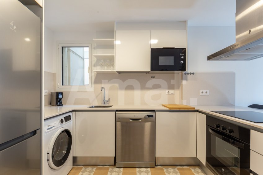 Renovated apartment with a terrace in the Eixample Superblock -2