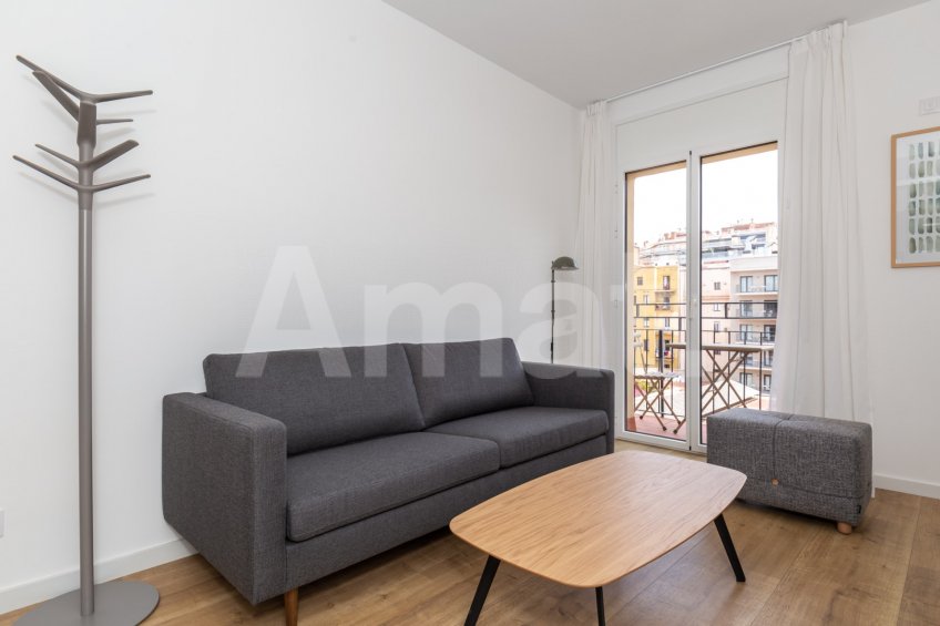 Renovated apartment with a terrace in the Eixample Superblock -5