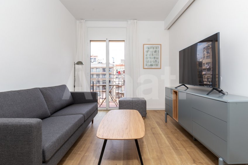 Renovated apartment with a terrace in the Eixample Superblock -6