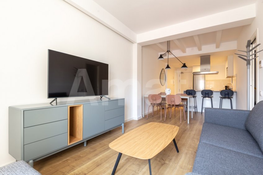 Renovated apartment with a terrace in the Eixample Superblock -7