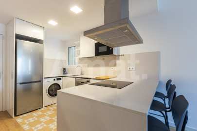 Renovated apartment with a terrace in the Eixample Superblock -11
