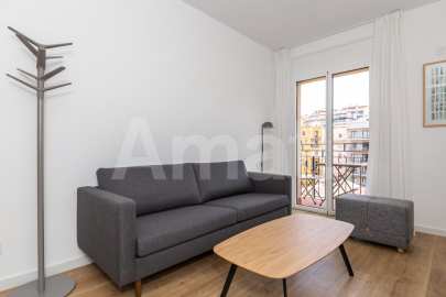 Renovated apartment with a terrace in the Eixample Superblock -5