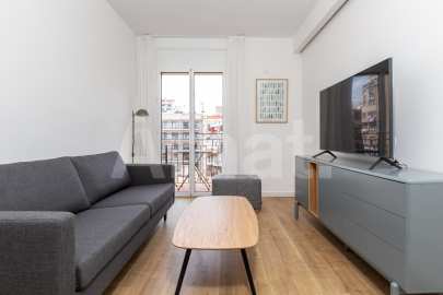 Renovated apartment with a terrace in the Eixample Superblock -6