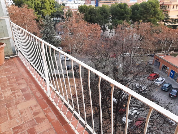 Oportunitat: Pis exterior amb 4 dorm, a la falda de Collserola -3