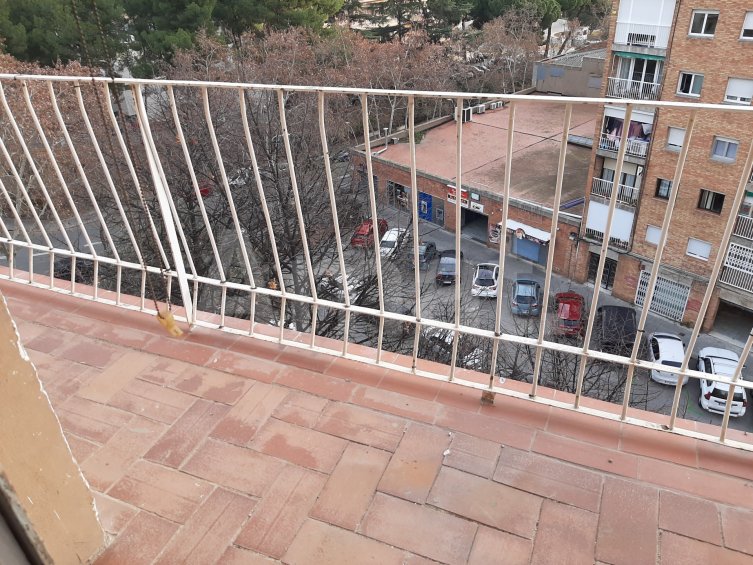 Oportunitat: Pis exterior amb 4 dorm, a la falda de Collserola -5