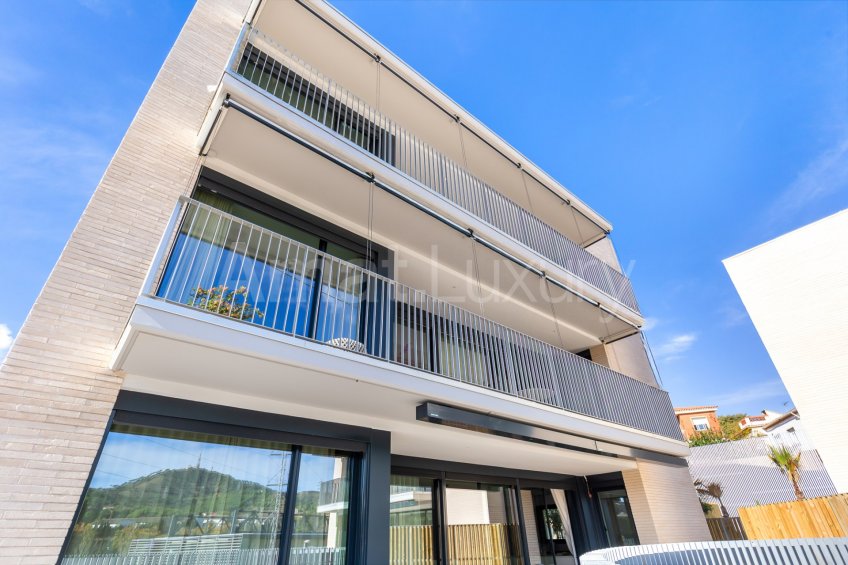 ELS GARROFERS-Solanes Planta Baja nueva con gran jardín privado de 226m2 -42