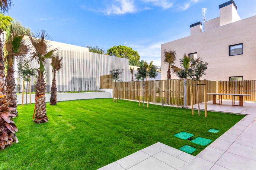 ELS GARROFERS-Solanes Planta Baja nueva con gran jardín privado de 226m2 -47