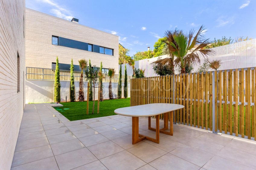 ELS GARROFERS-Solanes Planta Baja nueva con gran jardín privado de 226m2 -48