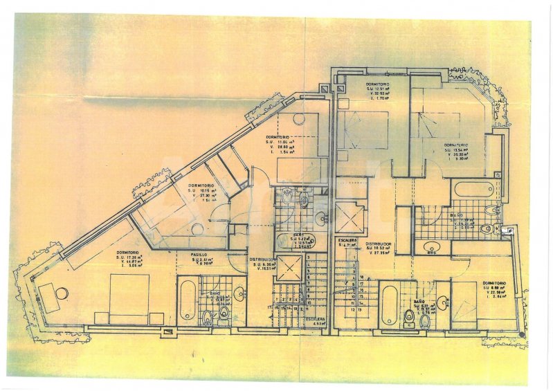 Semi-detached house with a private garden and its own elevator -55