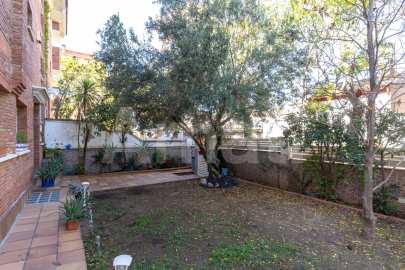 Semi-detached house with a private garden and its own elevator -52