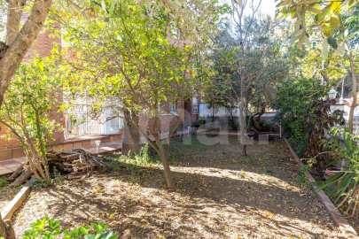 Semi-detached house with a private garden and its own elevator -53