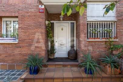 Semi-detached house with a private garden and its own elevator -54