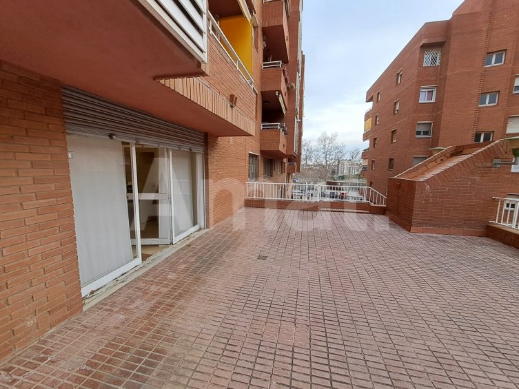 Commercial premises for rent in Sant Joan Despí, ideal for your business. -22