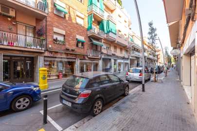 Pis amb gran terrasa, per a reformar, al centre -31