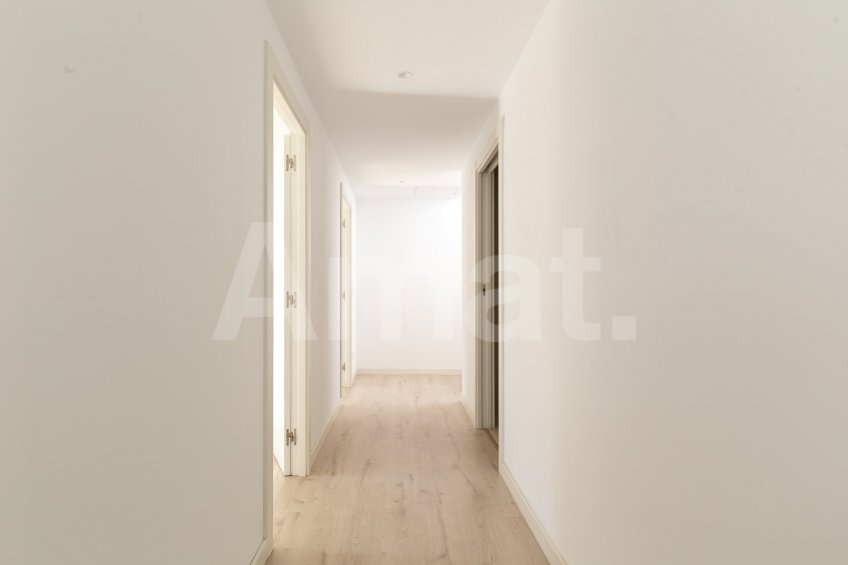 Magnificent Corner Apartment for Rent in Prime Location near Plaça Europa, L'Hospitalet -16