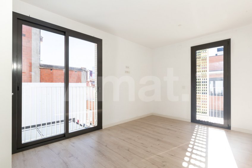 Magnificent Corner Apartment for Rent in Prime Location near Plaça Europa, L'Hospitalet -17
