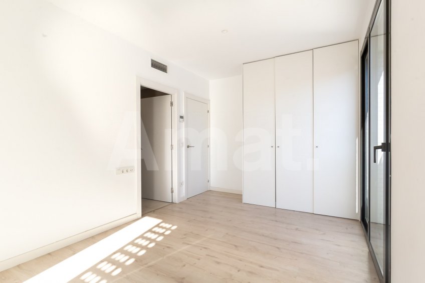 Magnificent Corner Apartment for Rent in Prime Location near Plaça Europa, L'Hospitalet -18