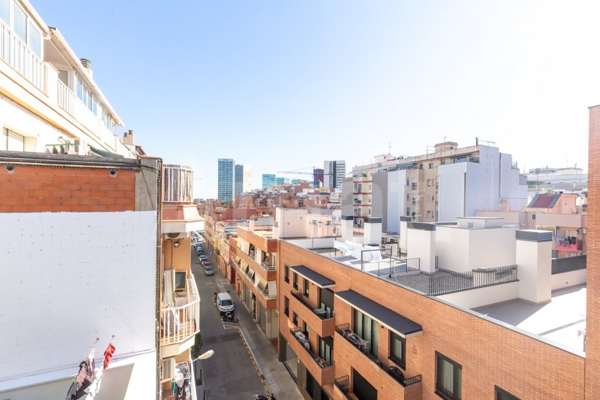 Magnificent Corner Apartment for Rent in Prime Location near Plaça Europa, L'Hospitalet -21