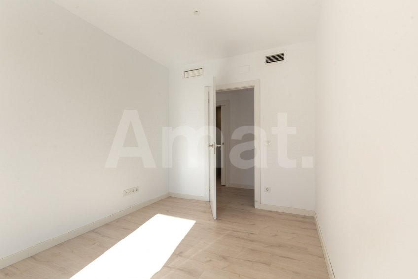 Magnificent Corner Apartment for Rent in Prime Location near Plaça Europa, L'Hospitalet -27