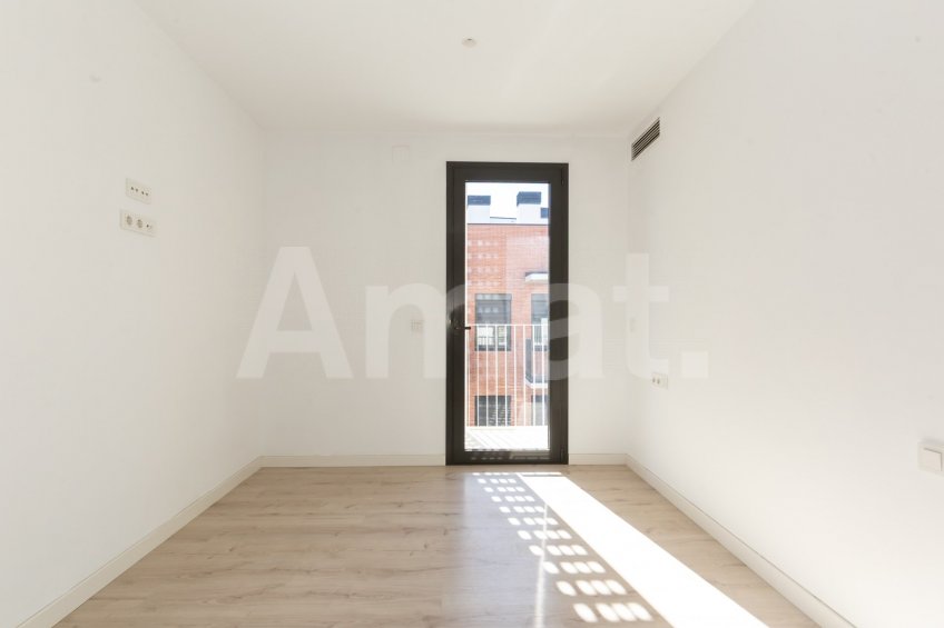 Magnificent Corner Apartment for Rent in Prime Location near Plaça Europa, L'Hospitalet -30