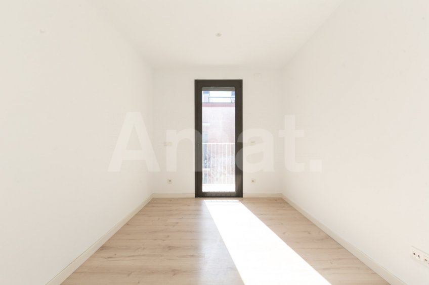 Magnificent Corner Apartment for Rent in Prime Location near Plaça Europa, L'Hospitalet -31
