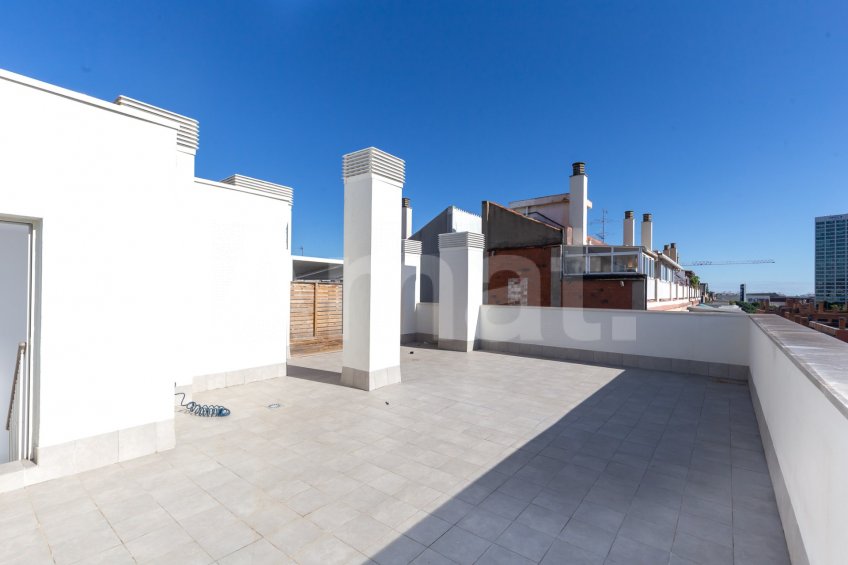 Magnificent Corner Apartment for Rent in Prime Location near Plaça Europa, L'Hospitalet -37