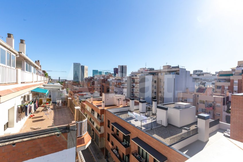 Magnificent Corner Apartment for Rent in Prime Location near Plaça Europa, L'Hospitalet -39