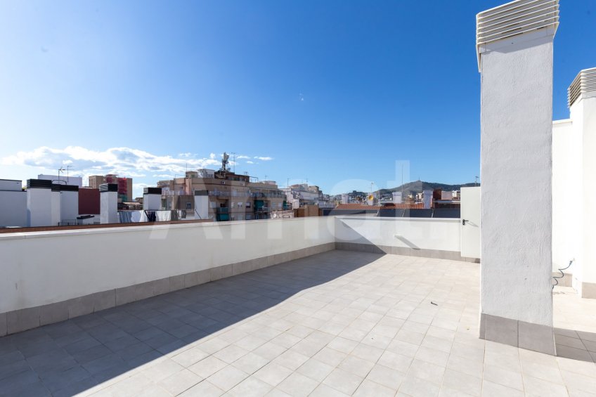 Magnificent Corner Apartment for Rent in Prime Location near Plaça Europa, L'Hospitalet -44