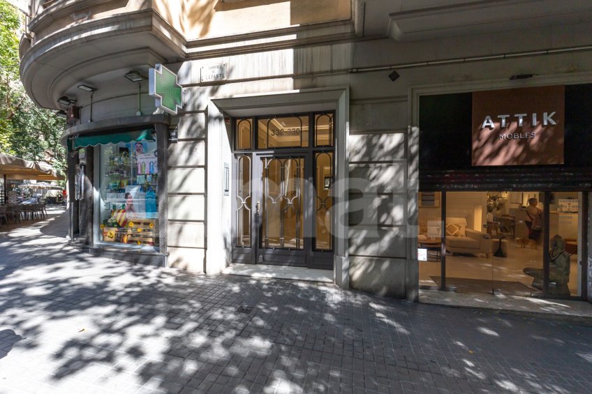 Magnificent Corner Apartment for Rent in Prime Location near Plaça Europa, L'Hospitalet -46