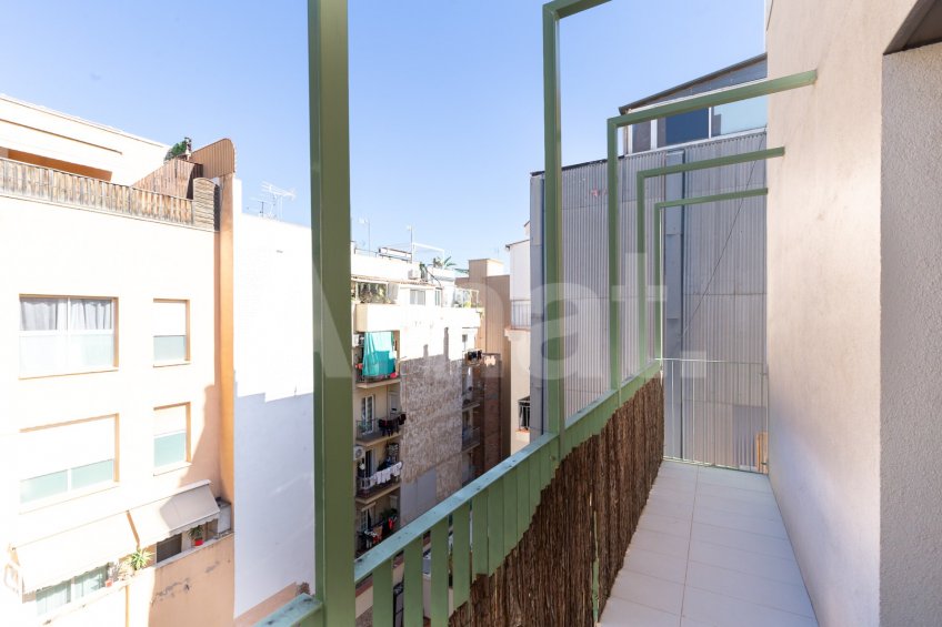 Magnificent Corner Apartment for Rent in Prime Location near Plaça Europa, L'Hospitalet -5
