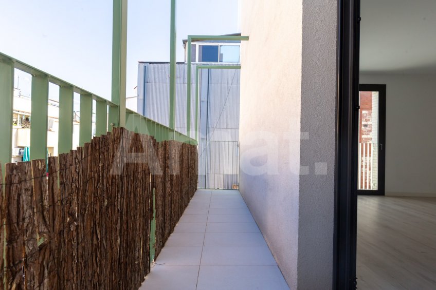 Magnificent Corner Apartment for Rent in Prime Location near Plaça Europa, L'Hospitalet -7