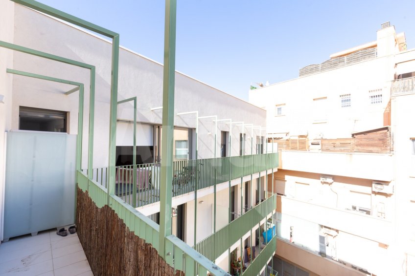 Magnificent Corner Apartment for Rent in Prime Location near Plaça Europa, L'Hospitalet -9