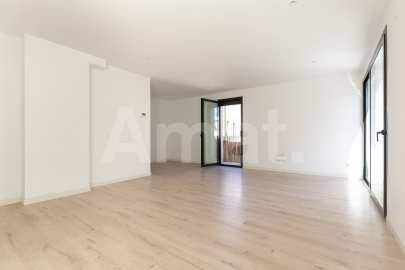 Magnificent Corner Apartment for Rent in Prime Location near Plaça Europa, L'Hospitalet -11