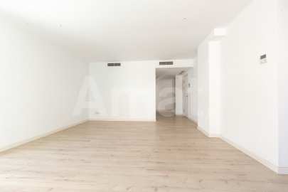 Magnificent Corner Apartment for Rent in Prime Location near Plaça Europa, L'Hospitalet -13