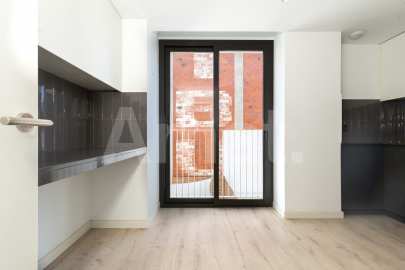 Magnificent Corner Apartment for Rent in Prime Location near Plaça Europa, L'Hospitalet -14