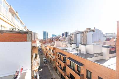 Magnificent Corner Apartment for Rent in Prime Location near Plaça Europa, L'Hospitalet -21