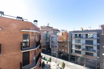 Magnificent Corner Apartment for Rent in Prime Location near Plaça Europa, L'Hospitalet -24