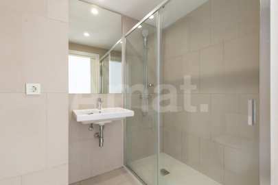 Magnificent Corner Apartment for Rent in Prime Location near Plaça Europa, L'Hospitalet -28