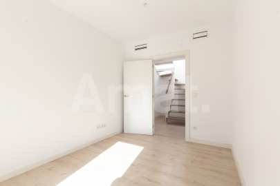 Magnificent Corner Apartment for Rent in Prime Location near Plaça Europa, L'Hospitalet -32