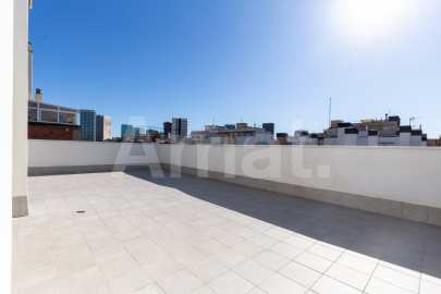Magnificent Corner Apartment for Rent in Prime Location near Plaça Europa, L'Hospitalet -34