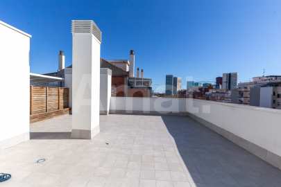 Magnificent Corner Apartment for Rent in Prime Location near Plaça Europa, L'Hospitalet -36