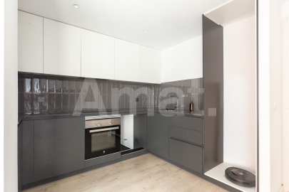 Magnificent Corner Apartment for Rent in Prime Location near Plaça Europa, L'Hospitalet -4