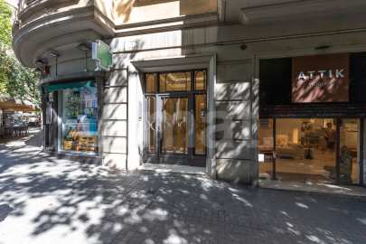 Magnificent Corner Apartment for Rent in Prime Location near Plaça Europa, L'Hospitalet -46