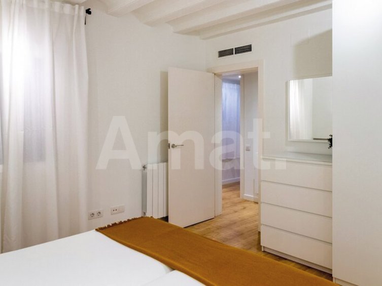 1840 APARTMENTS– Renovated and furnished 2-bedroom flat with pool -12