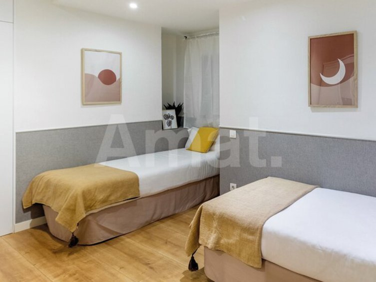 1840 APARTMENTS– Renovated and furnished 2-bedroom flat with pool -13