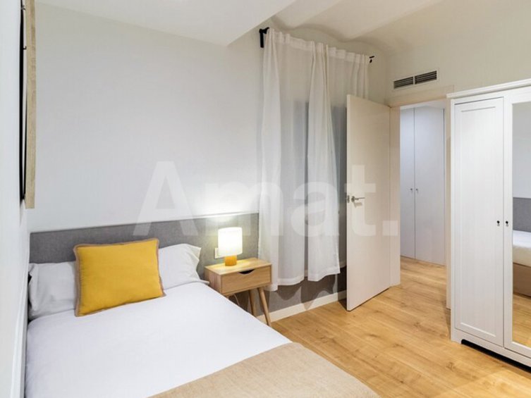 1840 APARTMENTS– Renovated and furnished 2-bedroom flat with pool -14